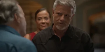 Jaques (Marcello Novaes) rouba Abel (Tony Ramos) em Dona de Mim (Foto: Reprodução/TV Globo)