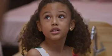 Sofia (Elis Cabral) em Dona de Mim (Foto: Reprodução/TV Globo)