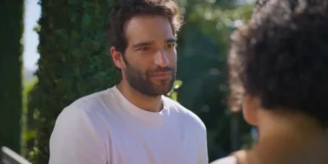 Afonso (Humberto Carrão) e Maria de Fátima (Bella Campos) em Vale Tudo (Foto: Reprodução/TV Globo)