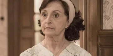Camélia (Ana Lúcia Torre) em Eta Mundo Bom (Foto: Reprodução/TV Globo)
