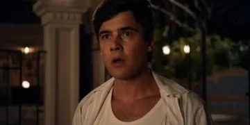 Candinho (Sergio Guizé) flagra sequestro do filho no primeiro capítulo de Êta Mundo Melhor (Foto: Reprodução/TV Globo)