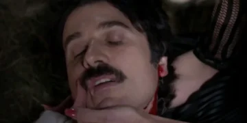 Ernesto (Eriberto Leão) em seu desfecho no último capítulo de Eta Mundo Bom (Foto: Reprodução/TV Globo)