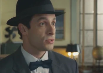 Celso (Rainer Cadete) em Êta Mundo Melhor (Foto: Reprodução/TV Globo)