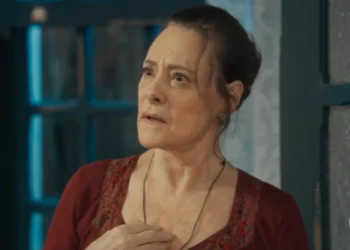 Cunegundes (Elizabeth Savala) em Êta Mundo Melhor (Foto: Reprodução/TV Globo)