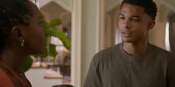 Samuel (Juan Paiva) se declara para Leona (Clara Moneke) em Dona de Mim (Foto: Reprodução/TV Globo)