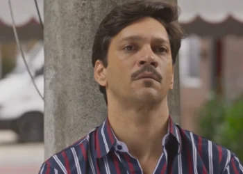 Vanderson (Armando Babaioff) em Dona de Mim (Foto: Reprodução/TV Globo)