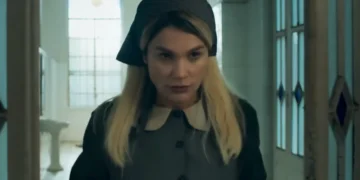 Sandra (Flávia Alessandra) em Êta Mundo Melhor (Foto: Reprodução/TV Globo)