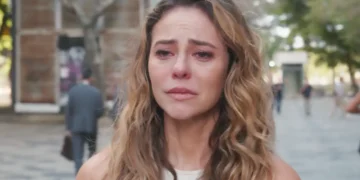 Heleninha com aparência triste em cena de Vale Tudo.