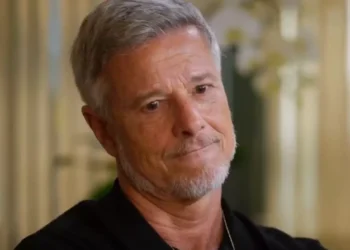 Jaques relembra momentos felizes ao lado de Abel, mas explica que algo mudou e começou a odiá-lo: “Ele fez isso comigo”