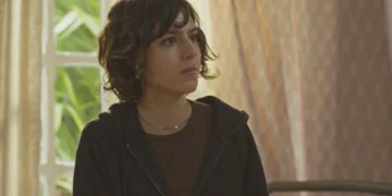 Nina (Flora Camolese) em Dona de Mim (Foto: Reprodução/TV Globo)