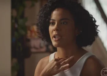 Maria de Fátima (Bella Campos) em Vale Tudo (Foto: Reprodução/TV Globo)