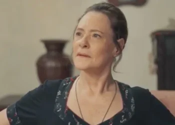 Cunegundes (Elizabeth) em Êta Mundo Melhor (Foto: Reprodução/TV Globo)