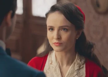 Estela (Larissa Manoela) em Êta Mundo Melhor (Foto: Reprodução/TV Globo)