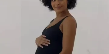 A enfermeira revela a Fátima que o bebê conseguiu sobreviver ao impacto da queda, e ela se revolta: “Como assim está tudo bem?”