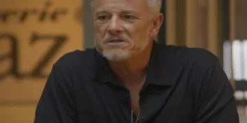 Jaques fuça o antigo armário de Abel, encontra um envelope secreto escondido há anos e fica destruído por dentro: “Me usou”