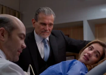 Mar e Luís em As Filhas da Senhora Garcia. (Foto: reprodução/SBT)