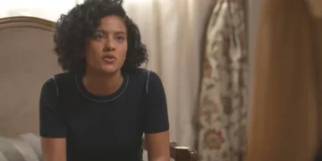 Maria de Fátima (Bella Campos) chantageia Odete (Debora Bloch) em Vale Tudo (Foto: Divulgação/TV Globo)