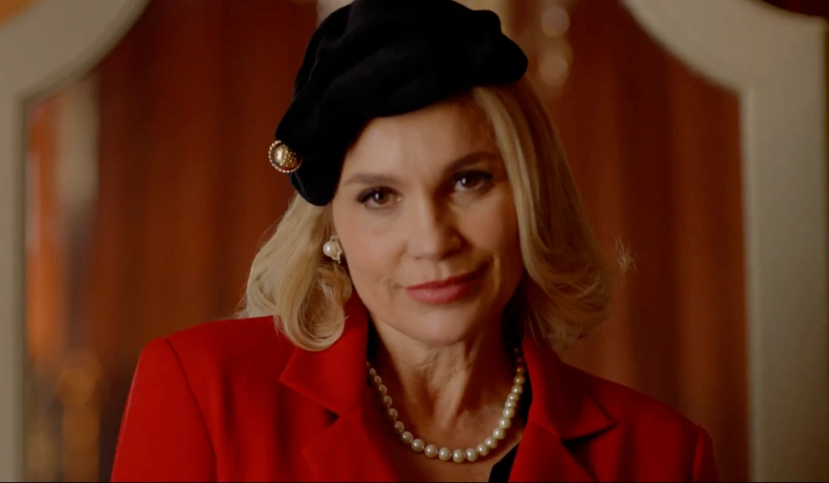 Sandra (Flávia Alessandra) em Êta Mundo Melhor (Foto: Reprodução/TV Globo)