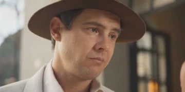 Candinho (Sergio Guizé) em Êta Mundo Melhor (Foto: Reprodução/TV Globo)