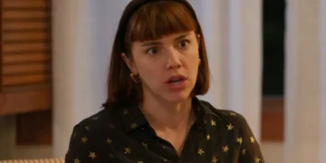 Solange (Alice Wegmann) em Vale Tudo (Foto: Reprodução/TV Globo)