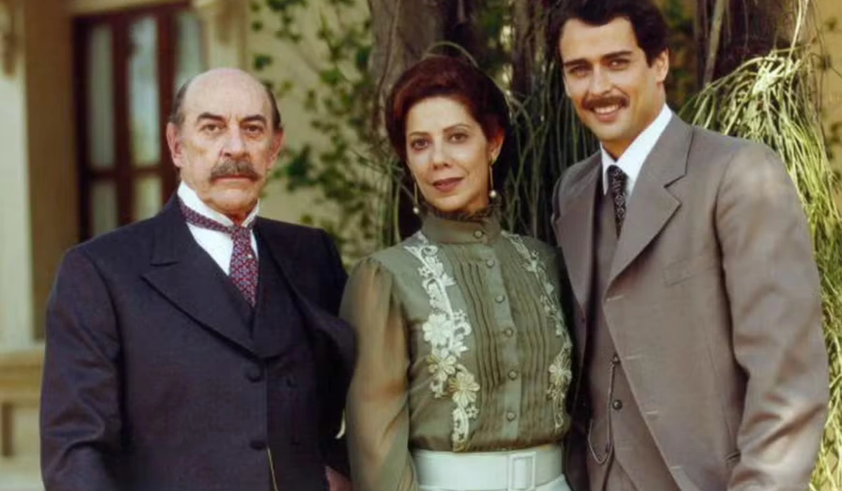 Raul Cortez com Angela Vieira e Marcello Anthony em Terra Nostra (Foto: Jorge Baumann/Globo)