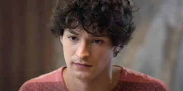 Tiago em cena do remake de Vale Tudo, da Globo.