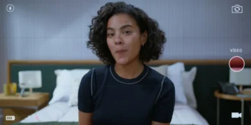 Maria de Fátima (Bella Campos) em Vale Tudo (Foto: Reprodução/TV Globo)