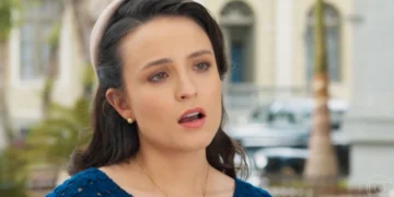 Estela (Larissa Manoela) em Êta Mundo Melhor (Foto: Reprodução/TV Globo)