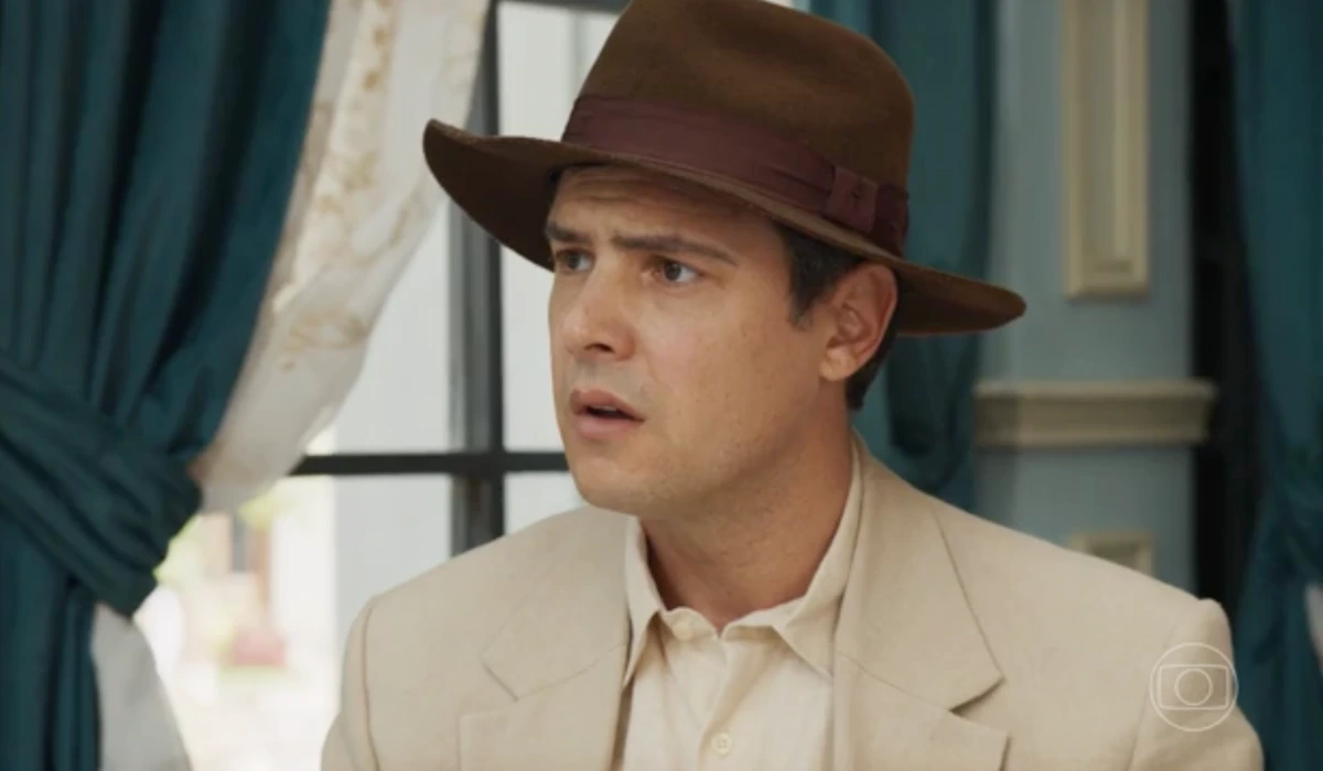 Candinho (Sergio Guizé) em Êta Mundo Melhor (Foto: Reprodução/TV Globo)