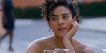 Maria de Fátima (Bella Campos) chantageia Odete (Debora Bloch) em Vale Tudo (Foto: Reprodução/TV Globo)