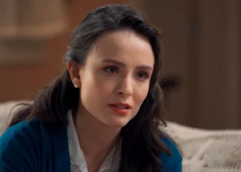 Estela (Larissa Manoela) em Êta Mundo Melhor (Foto: Reprodução/TV Globo)