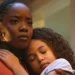 Leona (Clara Moneke) e Sofia (Elis Cabral) em Dona de Mim (Foto: Reprodução/TV Globo)