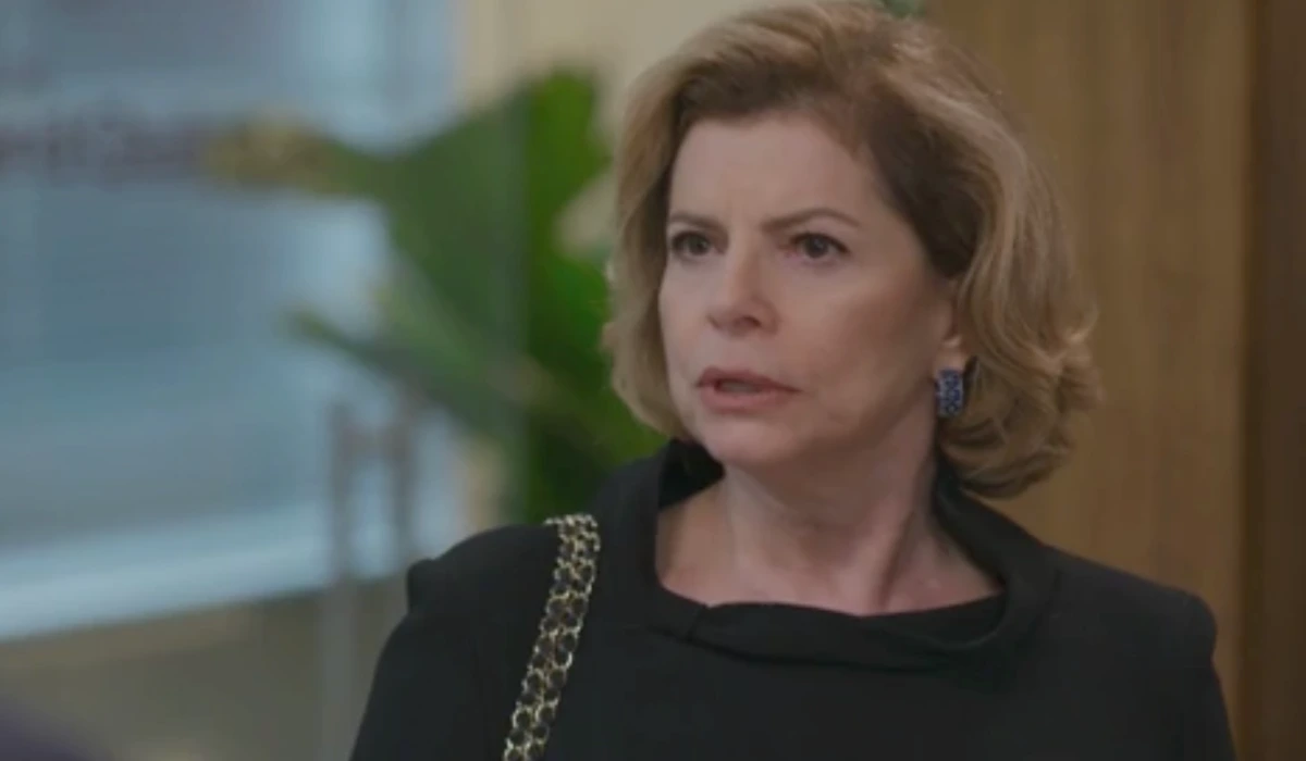 Odete (Debora Bloch) elimina inimigos na reta final de Vale Tudo (Foto: Reprodução/TV Globo)