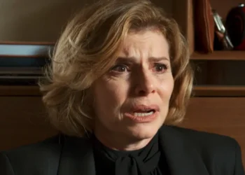 Odete com semblante de susto em cena de Vale Tudo.