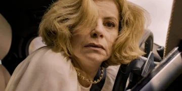 Odete Roitman (Debora Bloch) sofre atentado em Vale Tudo (Foto: Divulgação/TV Globo)