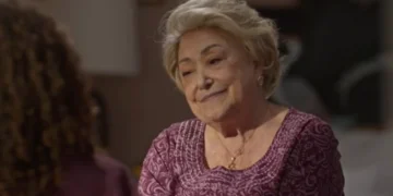 Rosa (Suely Franco) e Sofia (Elis Cabral) em Dona de Mim (Foto: Reprodução/TV Globo)