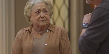 Rosa (Suely Franco) em Dona de Mim (Foto: Reprodução/TV Globo)