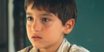 Samir chorando em cena de Êta Mundo Melhor!.