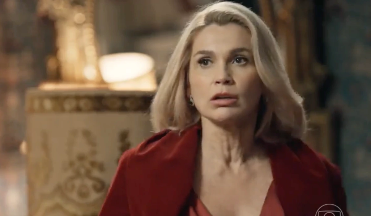 Sandra (Flávia Alessandra) em Êta Mundo Melhor (Foto: Reprodução/TV Globo)