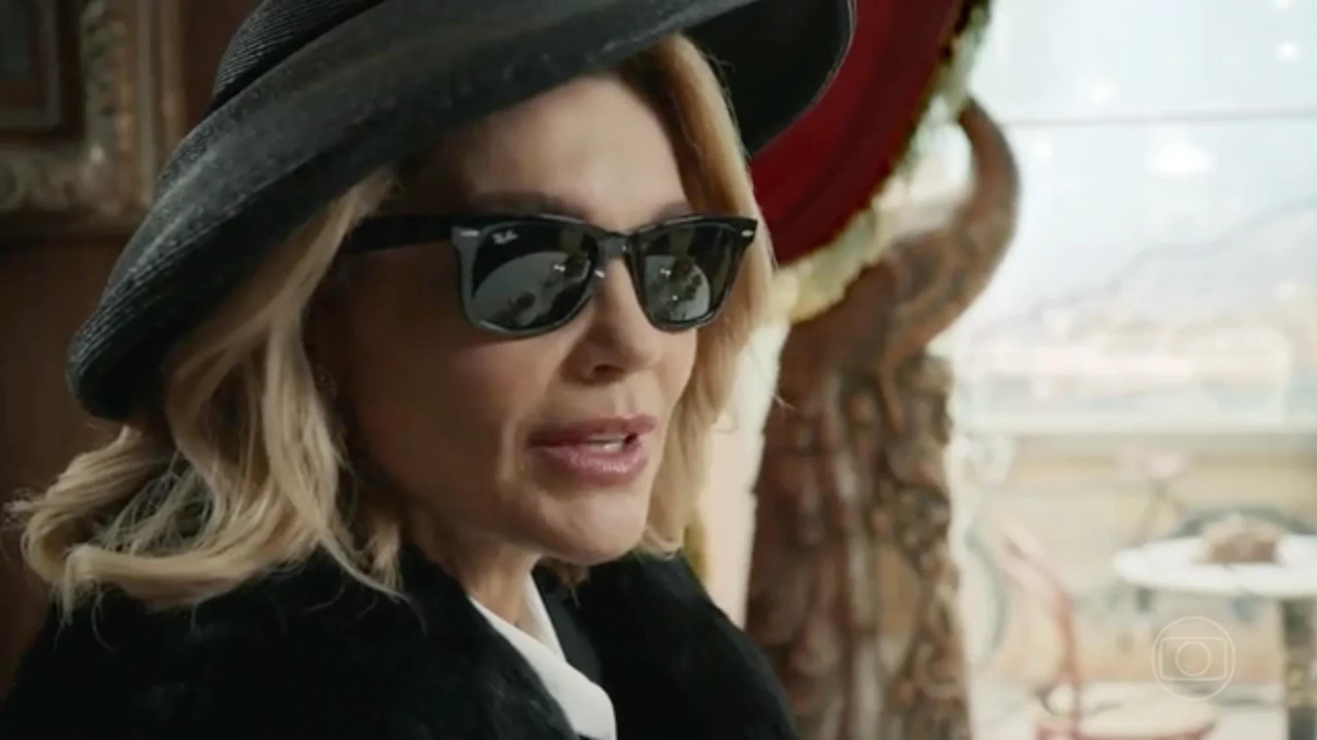 Sandra (Flávia Alessandra) em Êta Mundo Melhor (Foto: Reprodução/TV Globo)