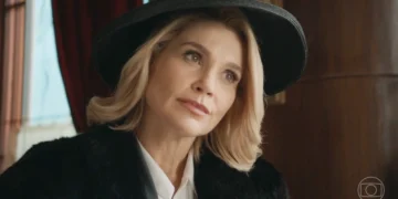 Sandra (Flávia Alessandra) em Êta Mundo Melhor (Foto: Reprodução/TV Globo)