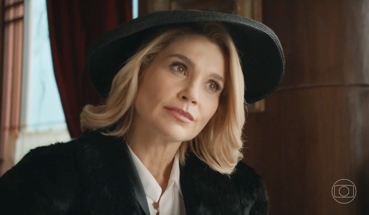 Sandra (Flávia Alessandra) em Êta Mundo Melhor (Foto: Reprodução/TV Globo)