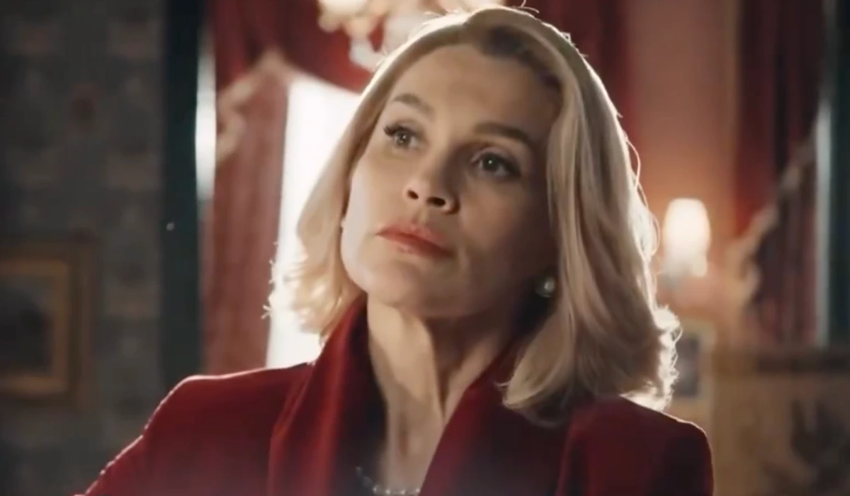 Sandra (Flávia Alessandra) em Êta Mundo Melhor (Foto: Reprodução/TV Globo)