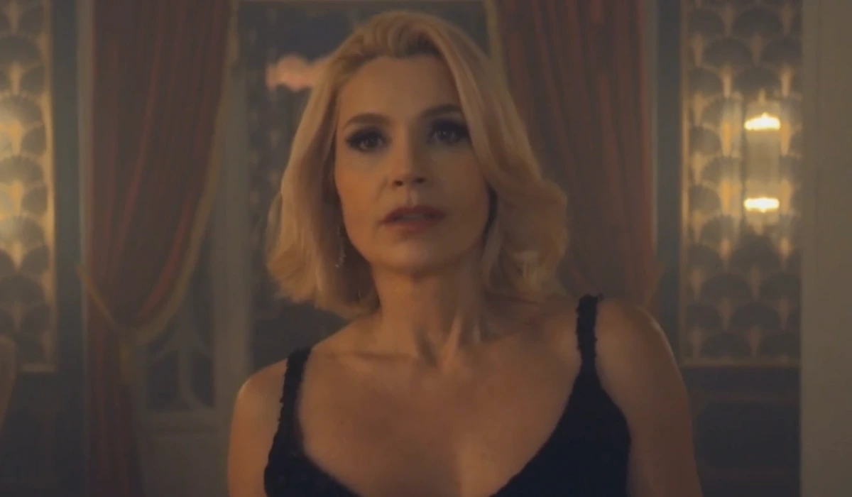Sandra (Flávia Alessandra) em Êta Mundo Melhor (Foto: Reprodução/TV Globo)