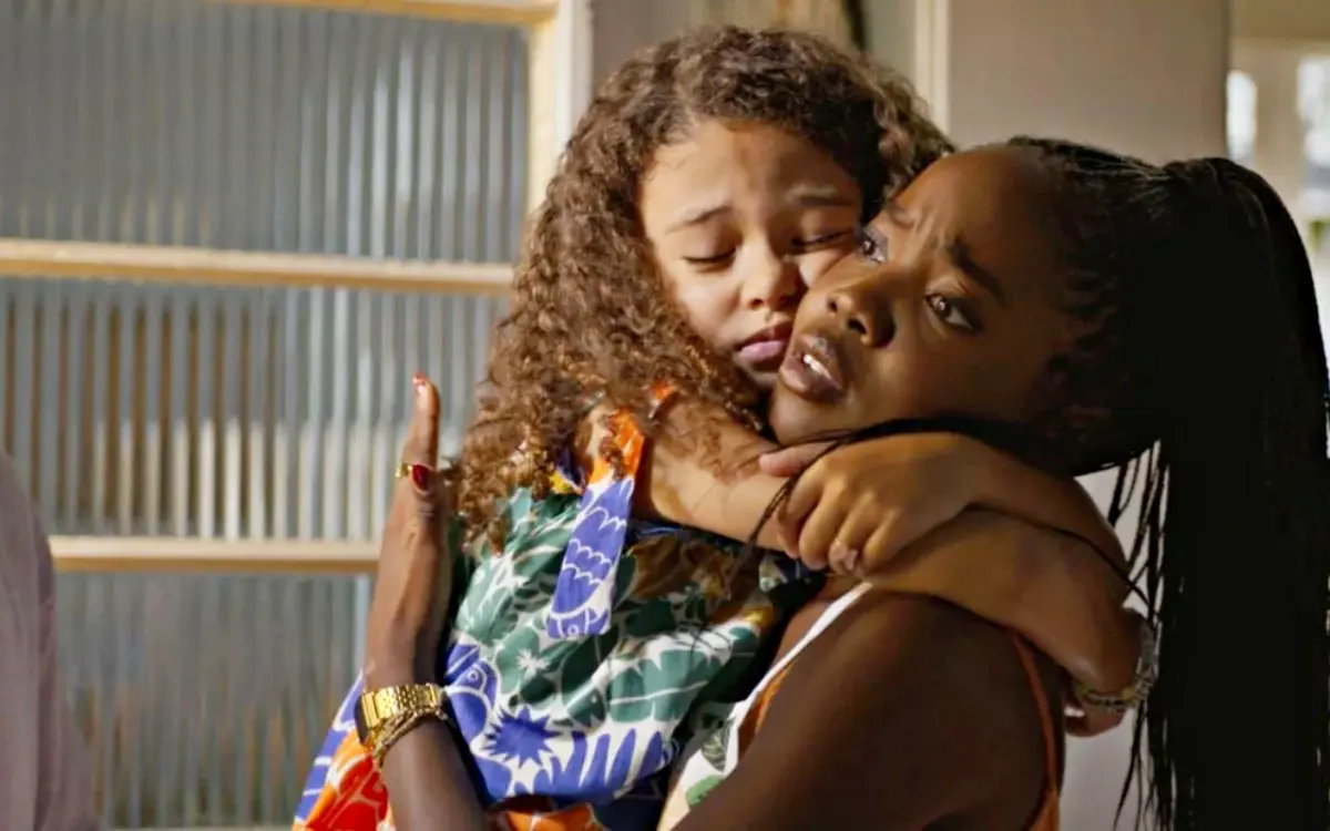 Sofia e Leo em Dona de Mim. (Foto: reprodução/Globo)