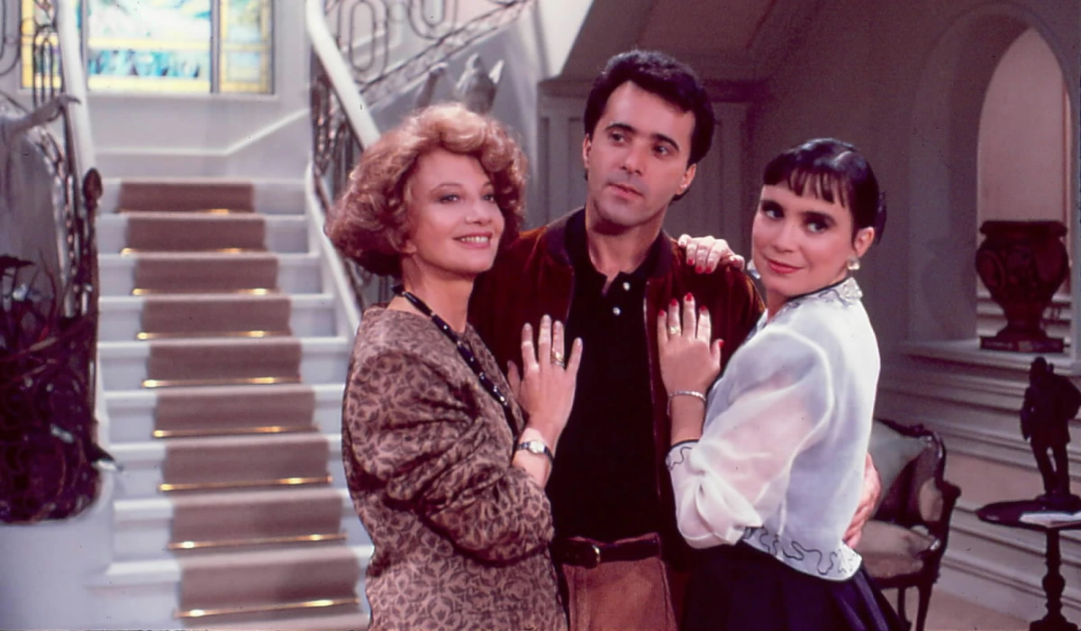 Laurinha (Gloria Menezes), Edu (Tony Ramos) e Maria do Carmo (Regina Duarte) em Rainha da Sucata (Foto: Divulgação/TV Globo)