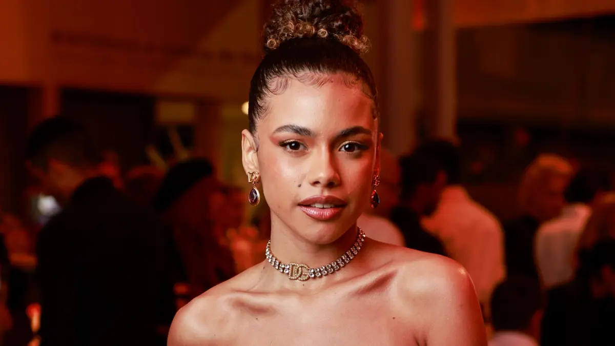 Alana Cabral interpreta Joélly em Três Graças.