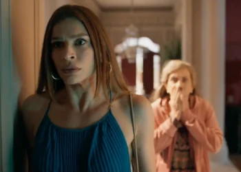 Arminda (Grazi Massafera) e Josefa (Arlete Salles) em Três Graças (Foto: Reprodução/TV Globo)