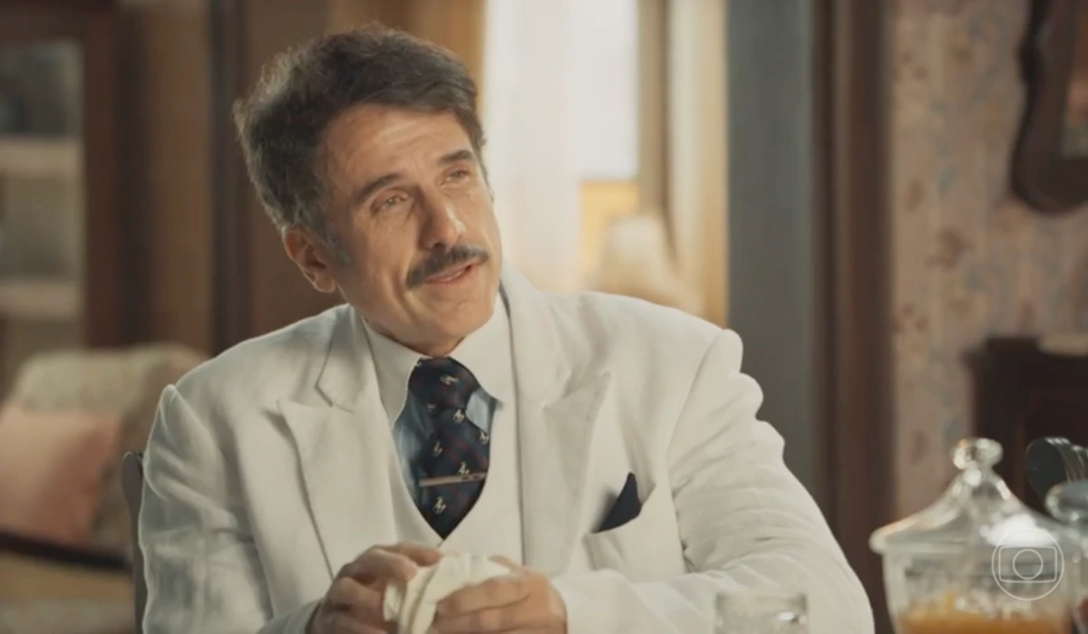Ernesto (Eriberto Leão) em Êta Mundo Melhor (Foto: Reprodução/TV Globo)