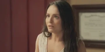Estela (Larissa Manoela) em Êta Mundo Melhor (Foto: Reprodução/TV Globo)